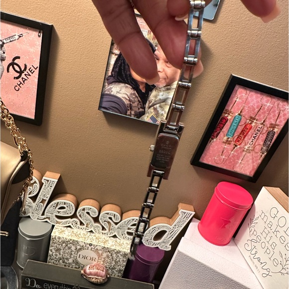 Vintage Gucci 3900 L Watch (Authentic} w/COA - Picture 7 of 11